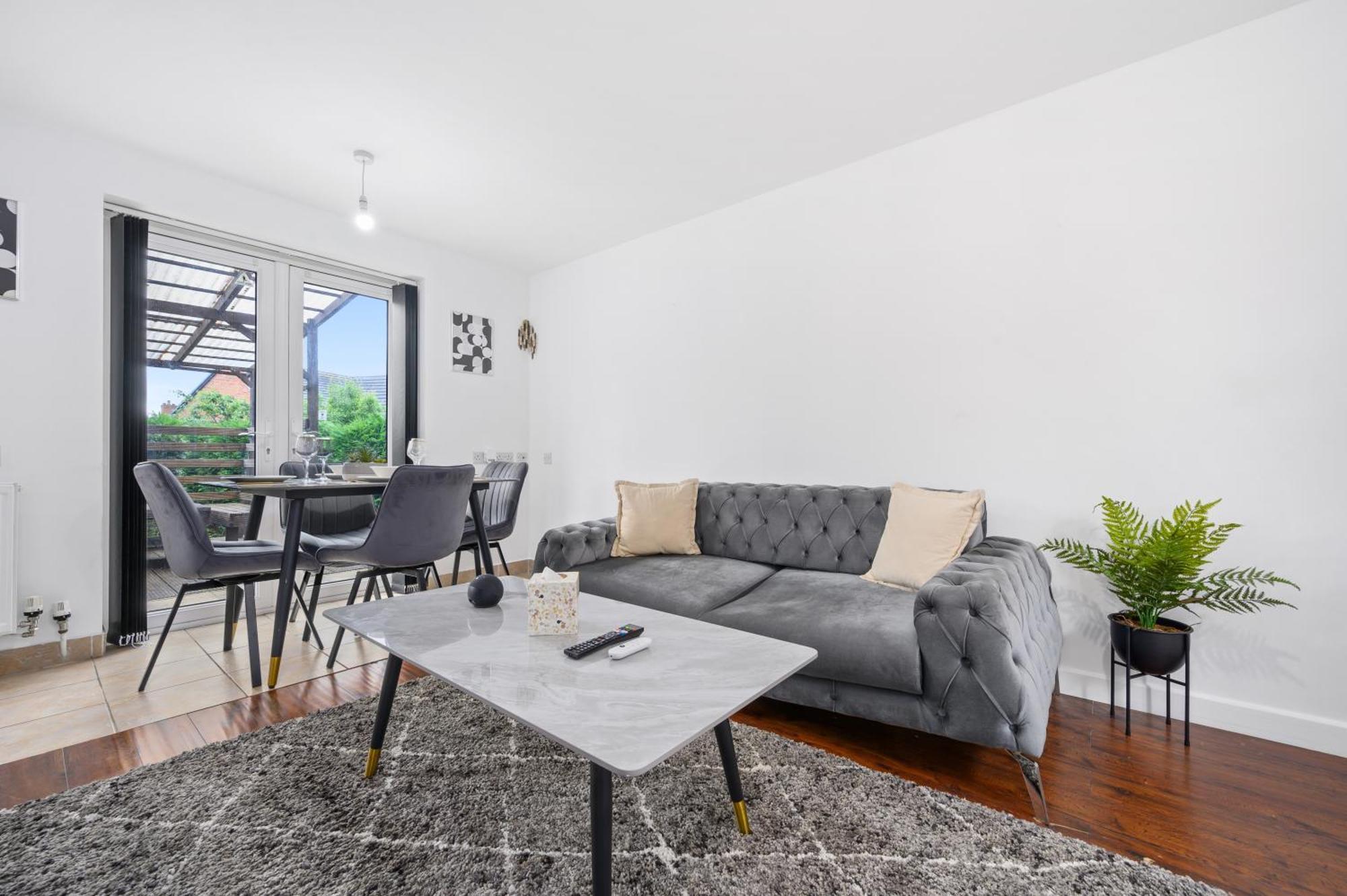 Дом отдыха 3 Bed Near Etihad Stadium *